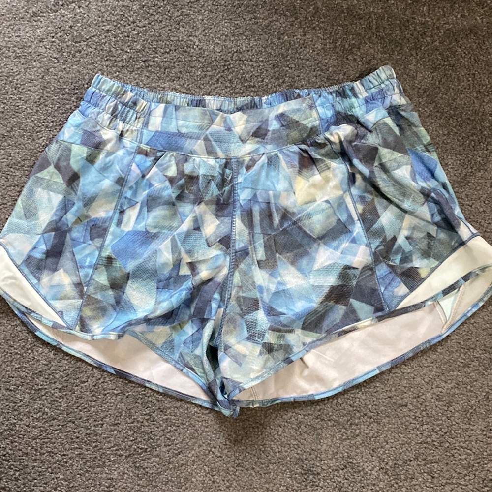 Lululemon Hotty hot shorts, size 12 Tall - Picture 2 of 5